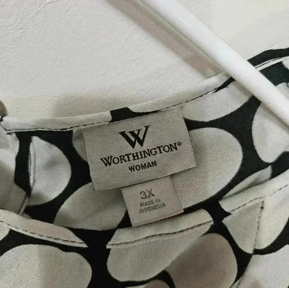 Worthington short sleeve dots blouse! - Picture 2 of 6